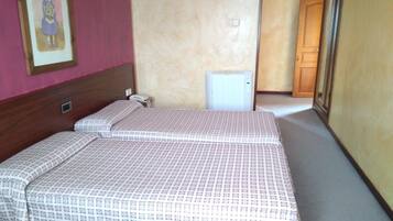 Habitació doble, 1 llit doble o 2 llits individuals | Escriptori, cortines opaques, bressols i wifi gratuïta