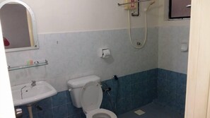 ดีลักซ์สตูดิโอ | ห้องน้ำ | ฝักบัว, ของใช้ในห้องน้ำฟรี, ผ้าเช็ดตัว