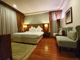 Ropa de cama de alta calidad, colchones con acolchado adicional, minibar