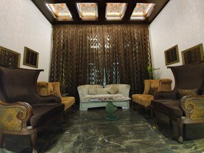 Lobby sitting area - S Chalet Islamabad (Islamabad)