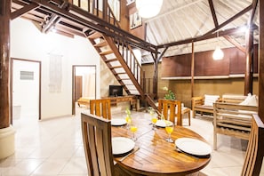 Área de estar no saguão