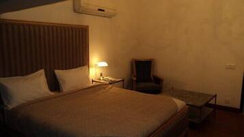 Deluxe Double Room, 1 King Bed | Minibar, desk, laptop workspace, blackout curtains