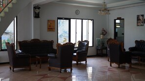 Lobby - Hotel Surya Indah (Batu)