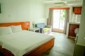 デスク、WiFi (無料)、ベッドシーツ