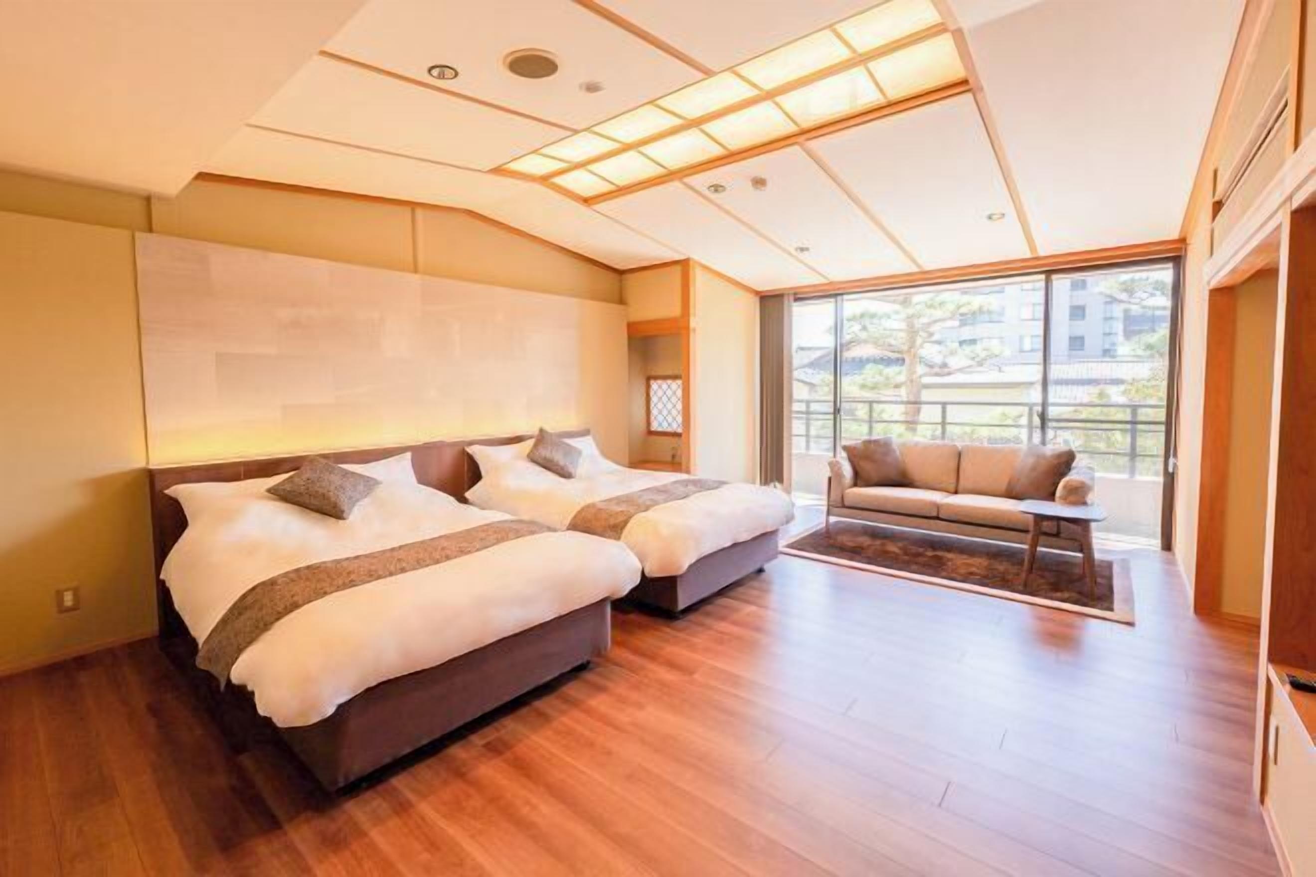 Down comforters, in-room safe, desk, free WiFi