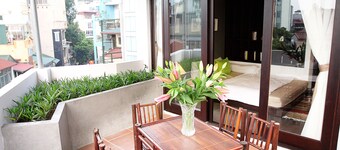Tomodachi House