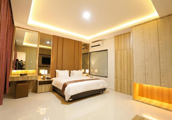 In-room safe, desk, soundproofing, free WiFi - The K Hotel (Batam)