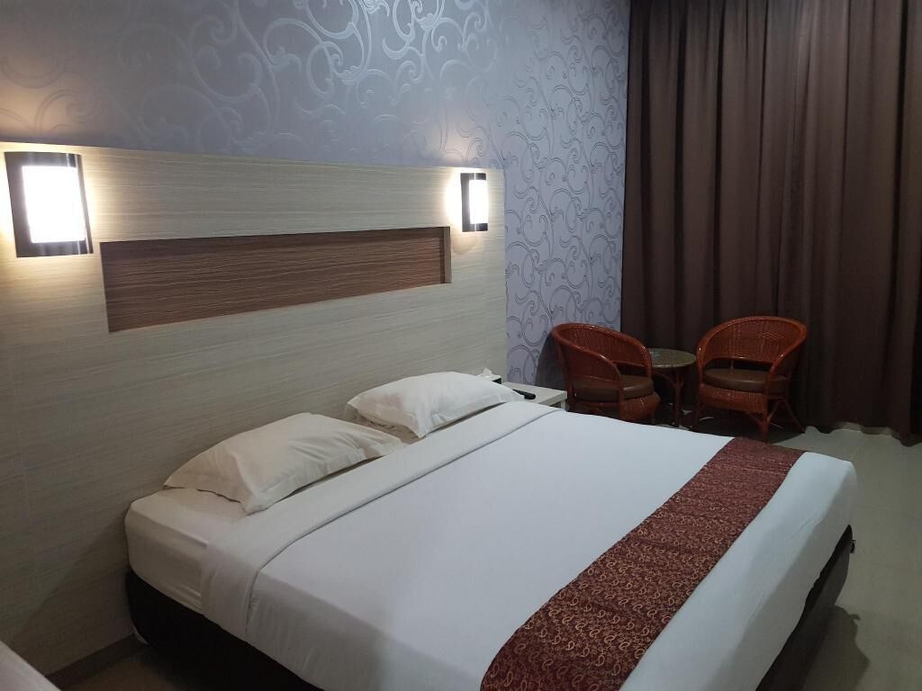 In-room safe, desk, soundproofing, free WiFi