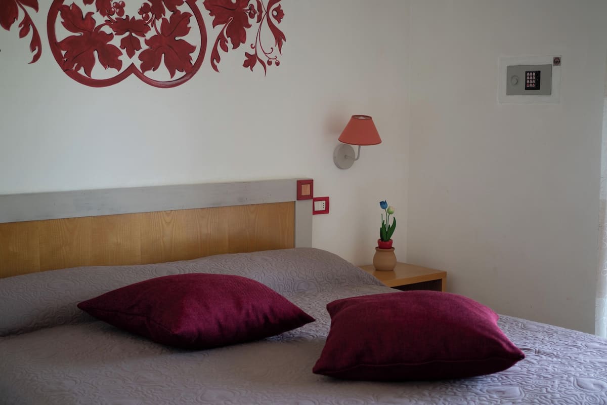 Panoramic Apartment, 2 Bedrooms, Lake View, Lakeside | Egyptian cotton sheets, premium bedding, down comforters, in-room safe
