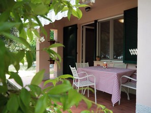 Family Apartment, 2 Bedrooms, Pets Allowed, Partial Lake View