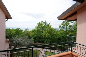 Family Apartment, 2 Bedrooms, Pets Allowed, Partial Lake View | View from room