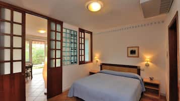 2 bedrooms, Egyptian cotton sheets, premium bedding, down duvets