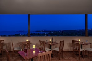 Free daily buffet breakfast  - Hotel Corfu Secret (Corfu)