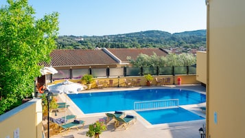 Seasonal outdoor pool, pool umbrellas, sun loungers
