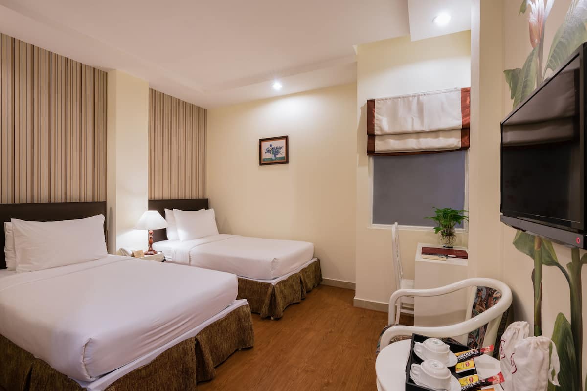 มินิบาร์, ตู้นิรภัยในห้องพัก, โต๊ะทำงาน, Wi-Fi ฟรี
