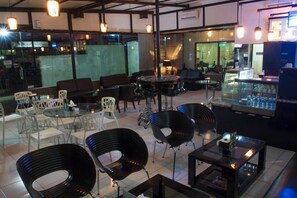 บริการอาหารเช้า อาหารกลางวัน อาหารเย็น, อาหารอินโดนีเซีย