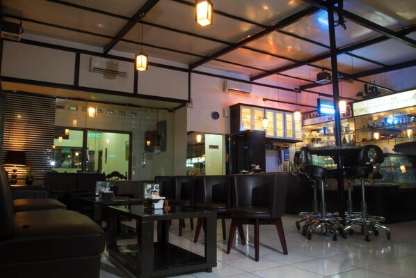 Bar (on property) - House of Arsonia Bougainvillea (Jakarta)