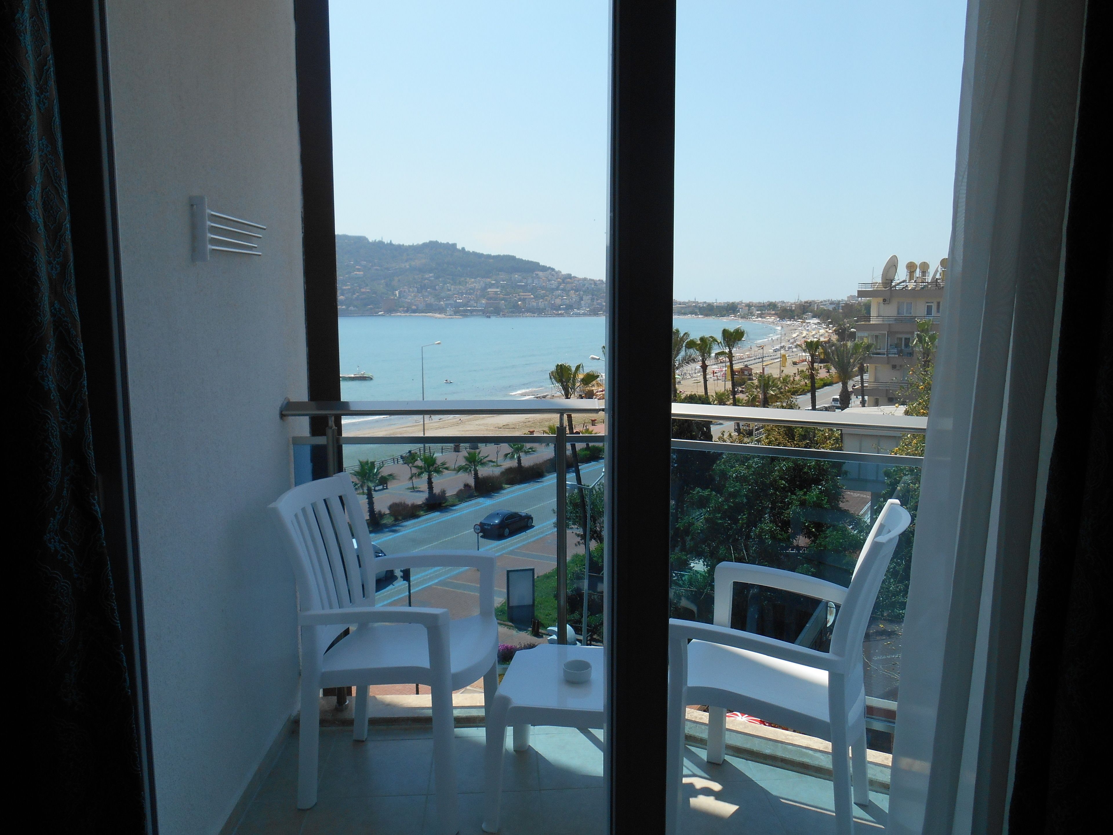 ميني بار ومكتب وأسرّة أطفال/رضّع (مجانًا) وواي فاي