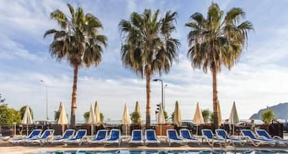 Parador Beach Hotel
