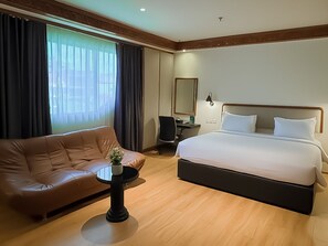 Executive Double Room | In-room safe, desk, blackout curtains, free WiFi - The Hills Batam (Batam)