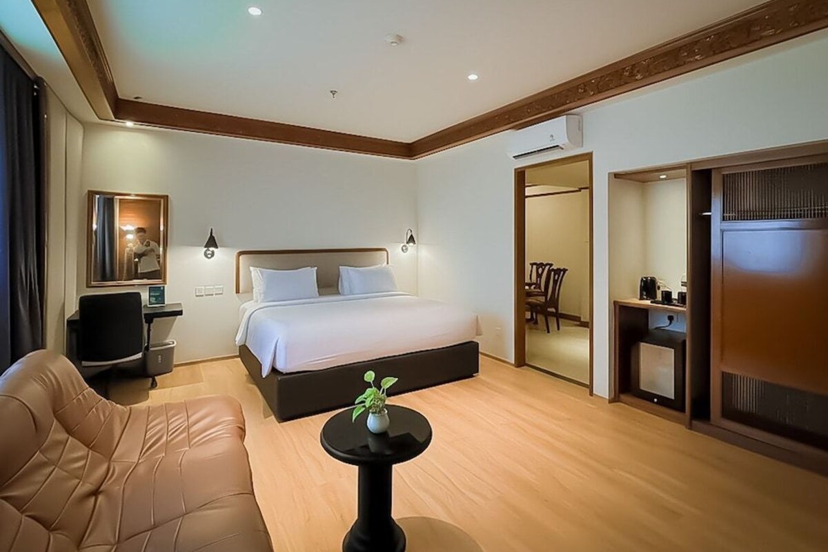 In-room safe, desk, blackout curtains, free WiFi