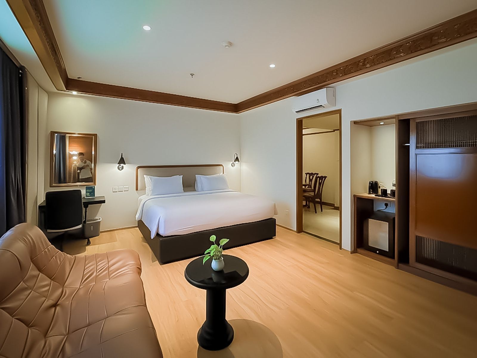 In-room safe, desk, blackout curtains, free WiFi