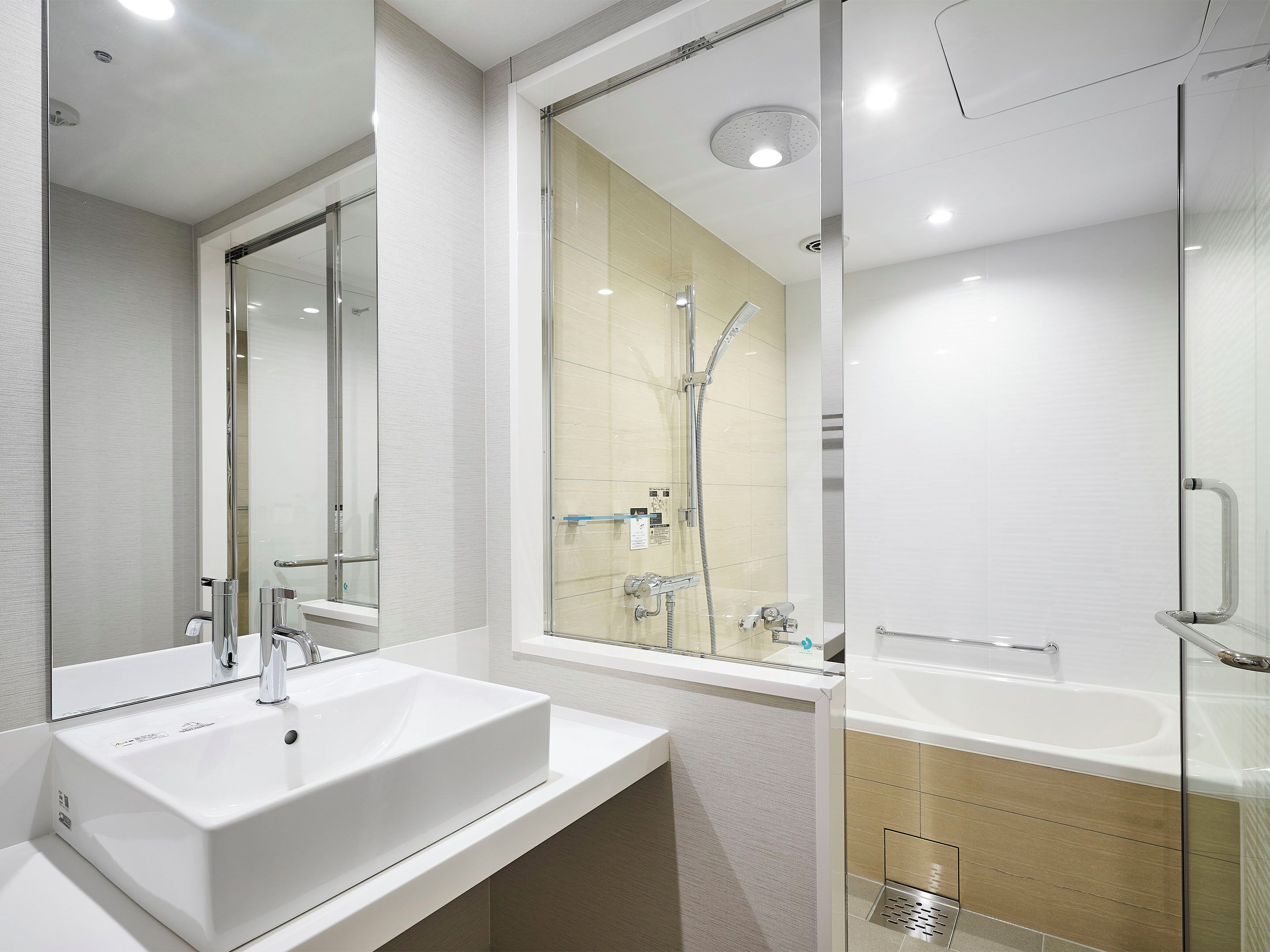 combined shower/bathtub, deep-soaking bathtub, rainfall showerhead