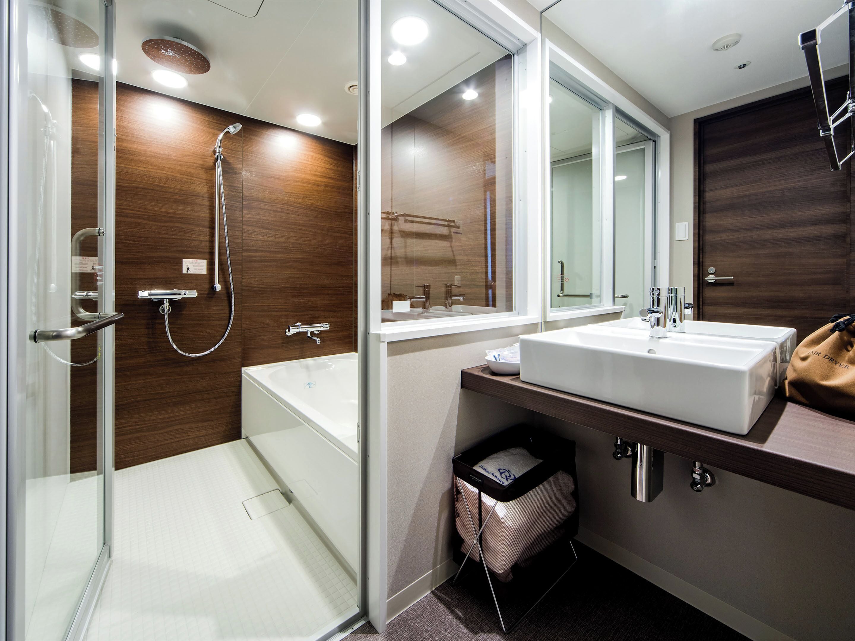 Combined shower/tub, deep soaking tub, rainfall showerhead, hair dryer