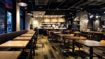 Daily buffet breakfast (JPY 2200 per person)