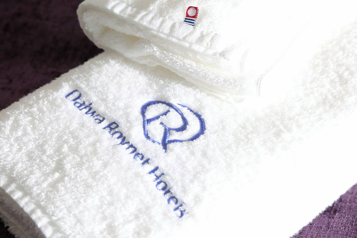 combined shower/bathtub, deep-soaking bathtub, rainfall showerhead