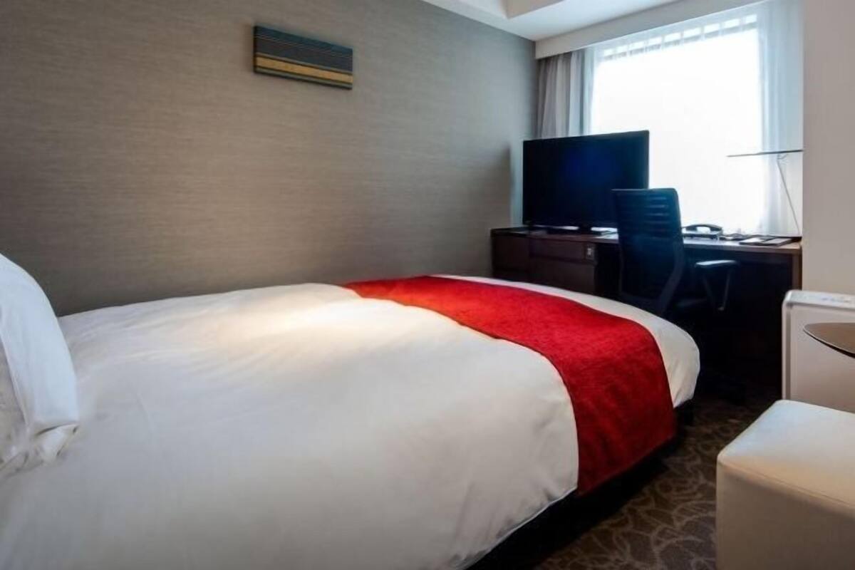 1 bedroom, premium bedding, down duvets, iron/ironing board