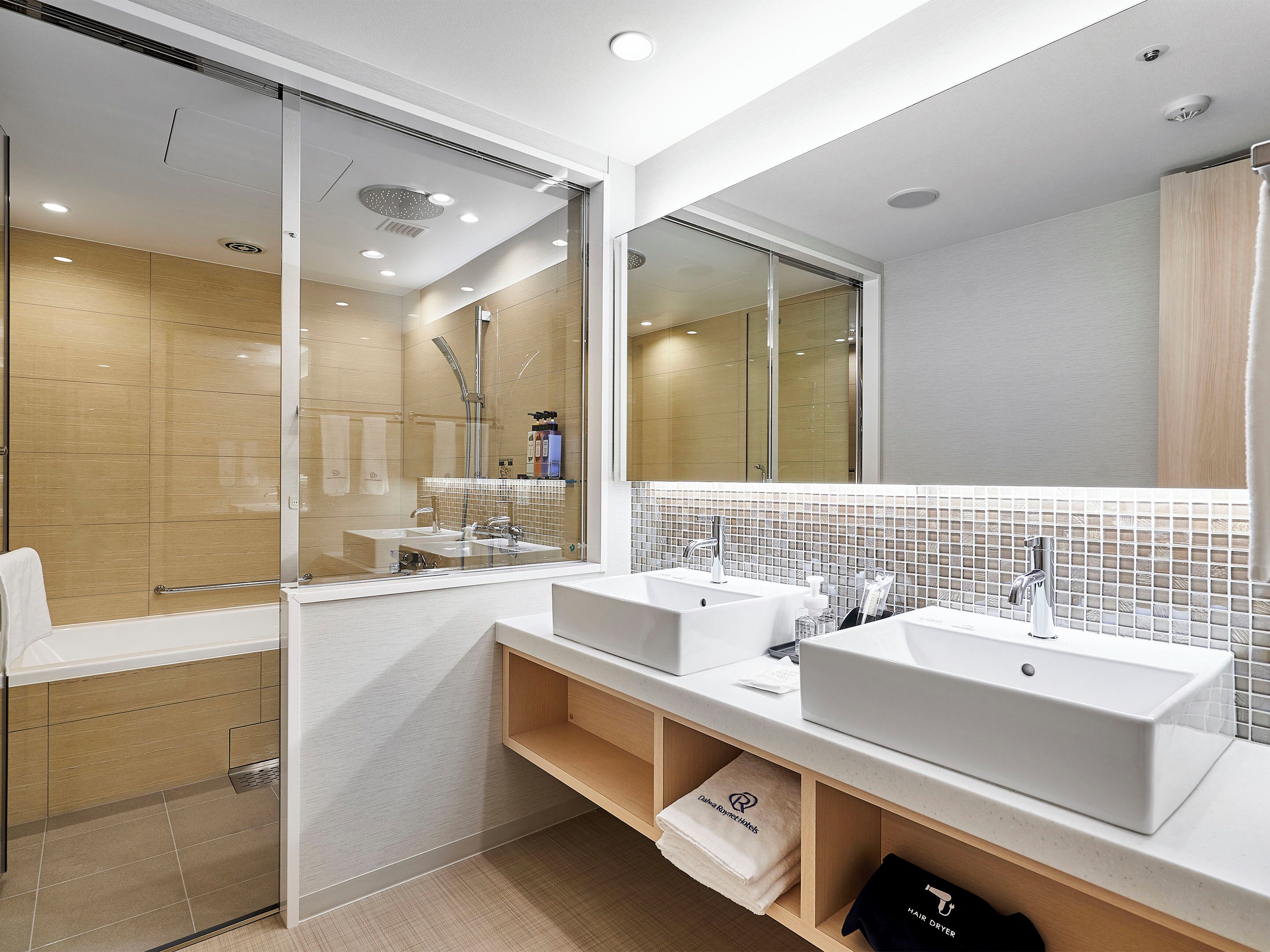 combined shower/bathtub, deep-soaking bathtub, rainfall showerhead