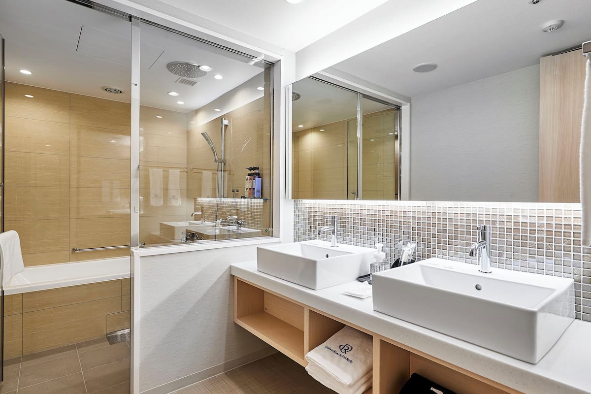 combined shower/bathtub, deep-soaking bathtub, rainfall showerhead