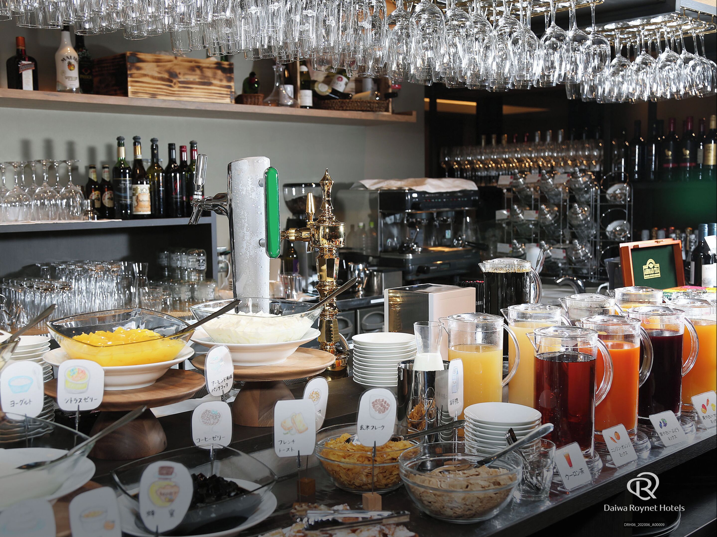 daily buffet breakfast (jpy 2200 per person)