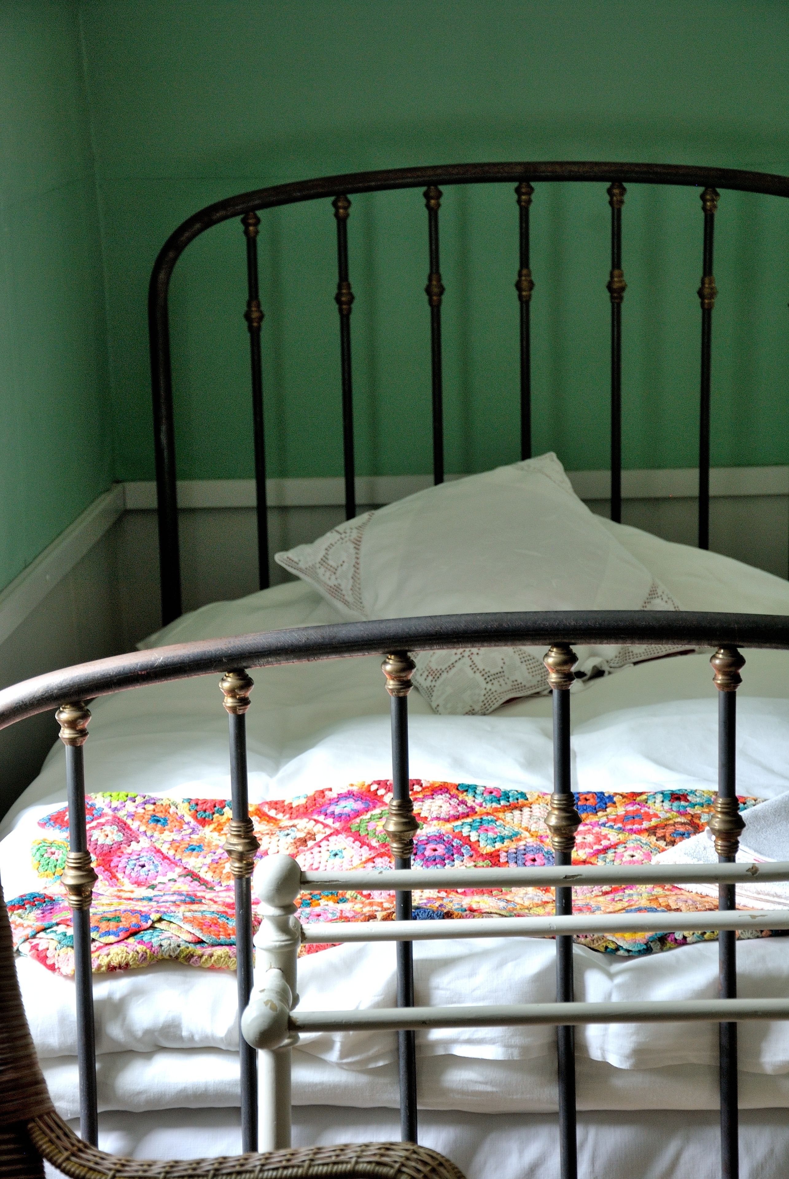 Decoración personalizada, muebles diferentes, cunas y wifi gratis 