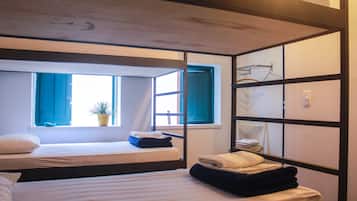 Dormitorio compartido económico, dormitorio mixto | Decoración personalizada, tabla de planchar con plancha y wifi gratis