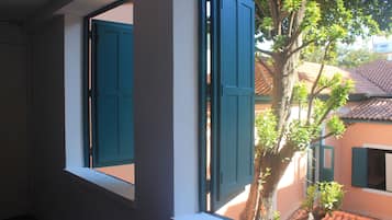 Dormitorio compartido estándar, solo para mujeres | Vista desde la habitación