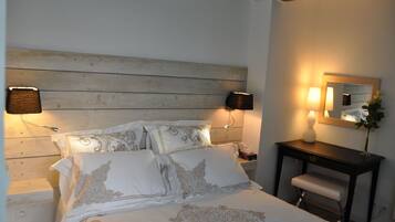 Kamar Double Superior | Seprai premium, bantalan ekstra lembut, dan brankas