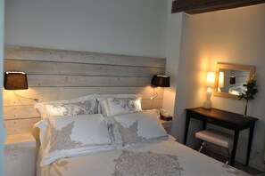 Superior Double Room | Premium bedding, pillow-top beds, in-room safe, individually decorated