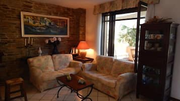 Apartment, 3 Bedrooms | Living area