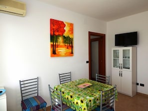 Apartment, 2 Bedrooms (5 adults) | In-room dining - AbitaSardegna Alghero (Alghero)