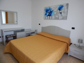 Appartement, 2 chambres (7 adults) | 2 chambres, fer et planche Ă repasser
