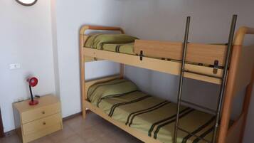 Apartamento, 3 quartos, vista para o mar | Ferros/tábuas de passar roupa