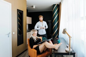 Estudio panorámico | Cocineta privada | Refrigerador y congelador 