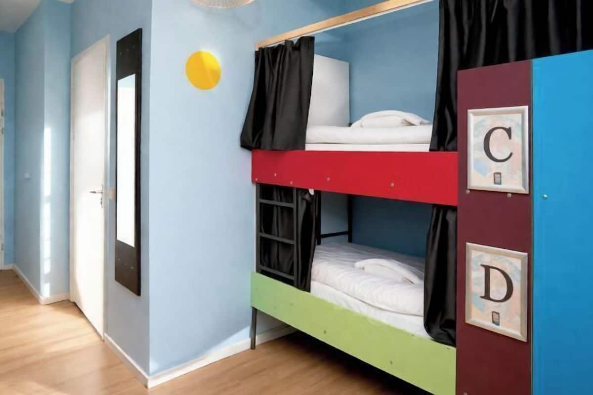 In-room safe, desk, laptop workspace, free WiFi