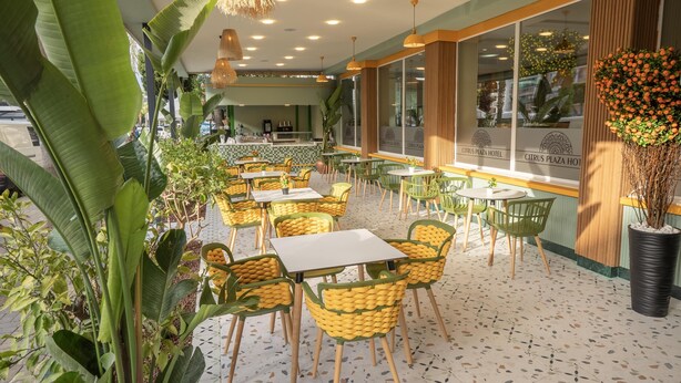 S'hi serveixen esmorzars, dinars i sopars