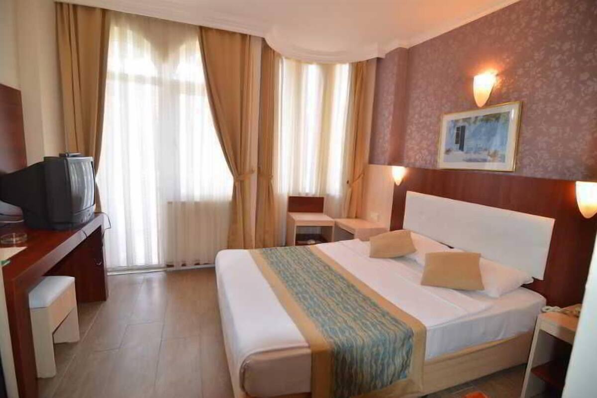 1 bedroom, premium bedding, pillowtop beds, minibar (some free items)