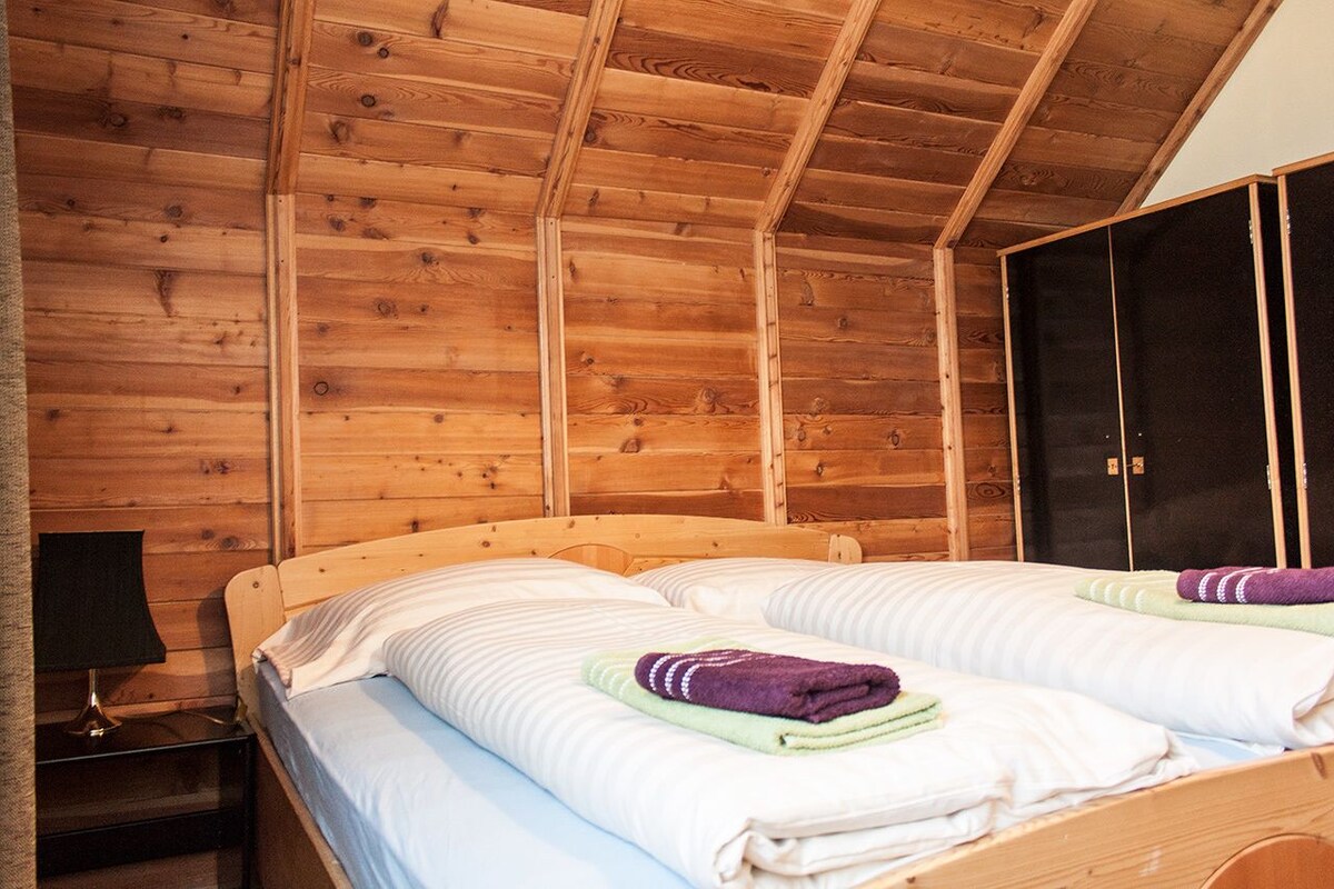 Chambre Double, salle de bains commune | Wi-Fi gratuit