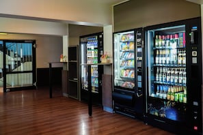 A row of vending machines with various beverages and snacks. - JUGENDGASTEHAUS DRESDEN - Hostel (Dresden)