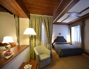 In-room safe, desk, free WiFi, bed sheets - Hotel Sporting (Val di Zoldo)
